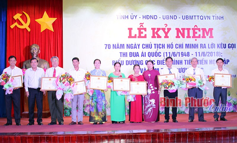 Tỉnh ủy - HĐND - UBND - UBMTTQVN tỉnh tuyên dương 68 tập thể, cá nhân học và làm theo Bác