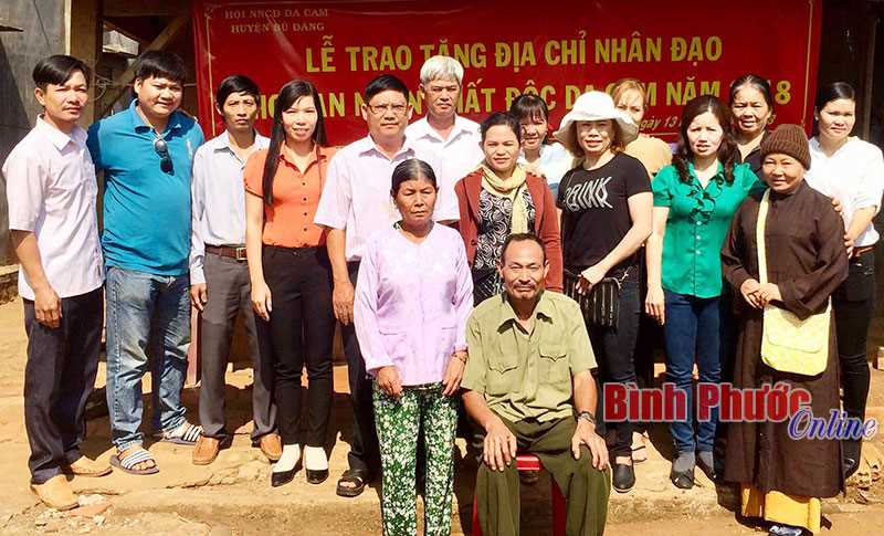 Trao nhận địa chỉ nhân đạo ở xã Đường 10