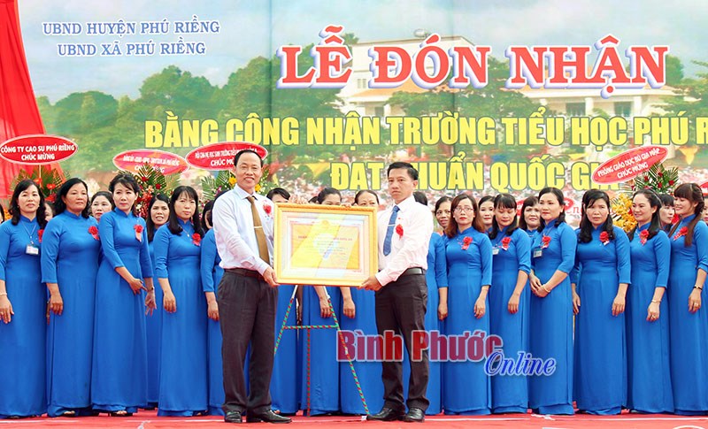 Trường tiểu học Phú Riềng A đạt chuẩn quốc gia mức độ 1