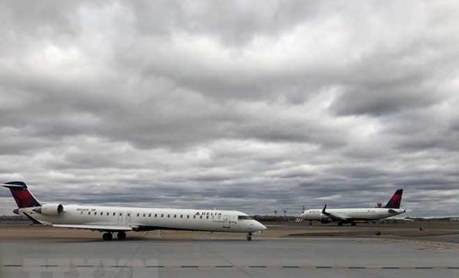 Một máy bay dân dụng của Mỹ phải hạ cánh khẩn cấp vì sự cố