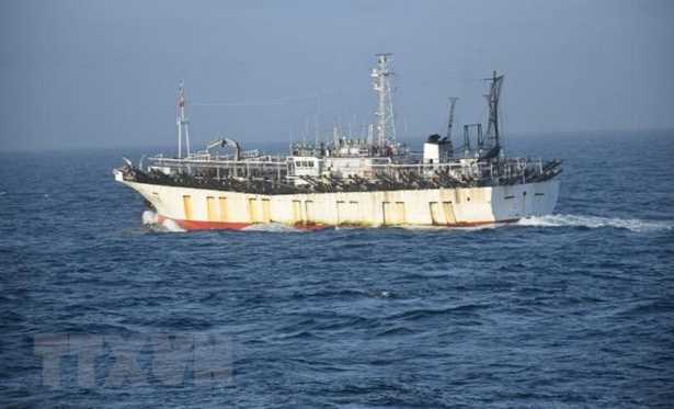 Hàn Quốc phá hủy tàu cá Trung Quốc vì đánh bắt bất hợp pháp