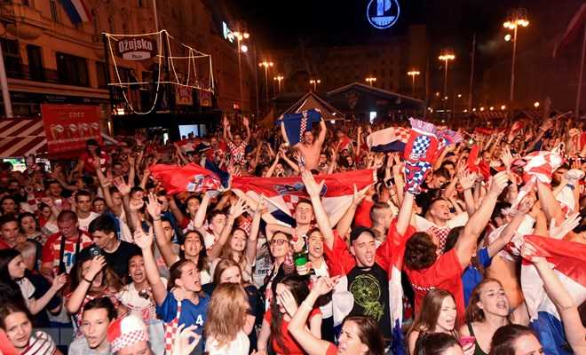 World Cup 2018: Người dân Croatia đổ ra đường mừng chiến thắng