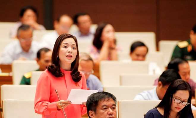 Các đại biểu Quốc hội thảo luận dự án Luật Cảnh sát biển Việt Nam