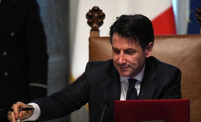 Thủ tướng Nguyễn Xuân Phúc gửi điện mừng Thủ tướng Italy