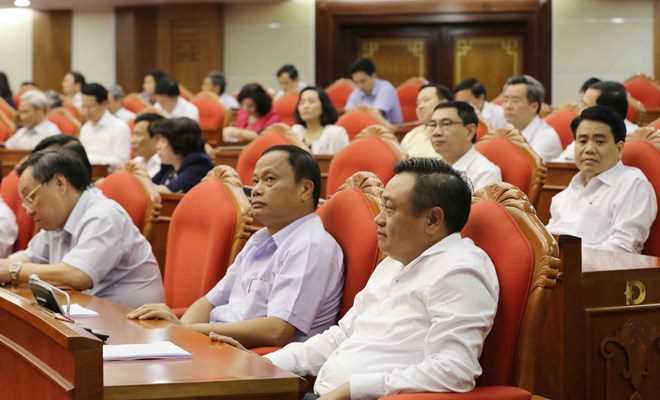 Hội nghị Trung ương 7: Sẽ c&oacute; quyết s&aacute;ch dẹp vấn nạn "cả họ l&agrave;m quan"