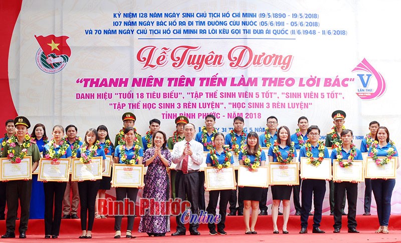 Những thanh niên tiên tiến làm theo lời Bác