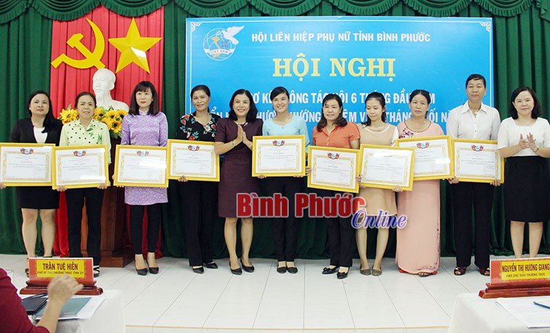 Tuyên dương 11 tập thể phụ nữ xuất sắc