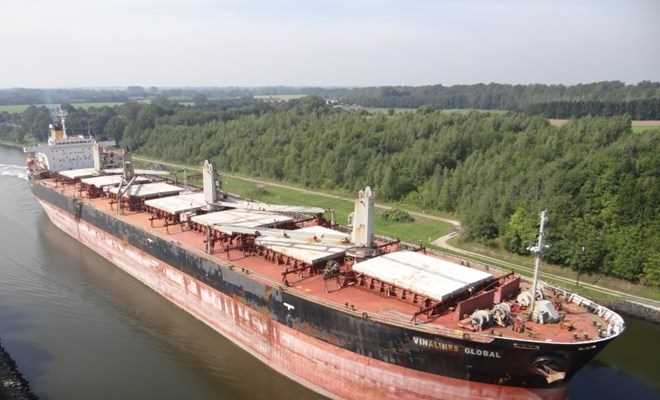 Vinalines “đại hạ giá” tàu Vinalines Sky niên hạn 21 năm