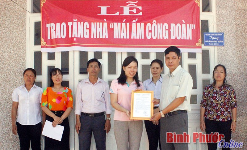 Xây dựng nông thôn mới ở xã nghèo Tân Hưng