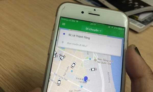 Grab nói gì về việc bị ‘khoanh vùng’ thí điểm xe taxi công nghệ?