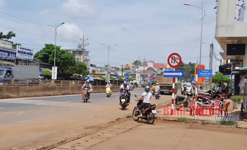 Ý kiến người dân: Mong có đèn tín hiệu giao thông tại khu vực chợ Bù Đăng