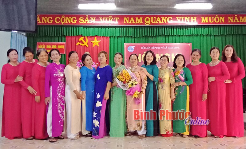 Tổ hợp tác chăn nuôi gà thả vườn tăng thu nhập cho phụ nữ Minh Long