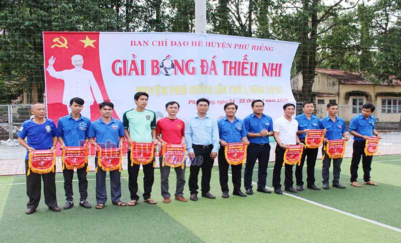 10 đội tham gia giải bóng đá thiếu nhi huyện Phú Riềng lần I, năm 2018