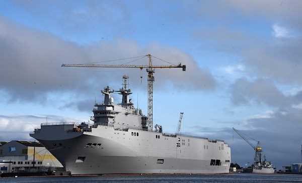 Tàu khu trục Nga tập trận chống cướp biển trên vịnh Aden