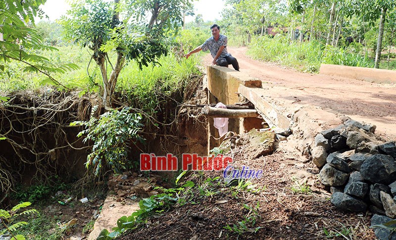 Mong sớm khơi cống trên đường ĐT759