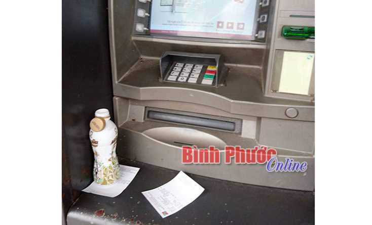Xả rác trong trụ ATM