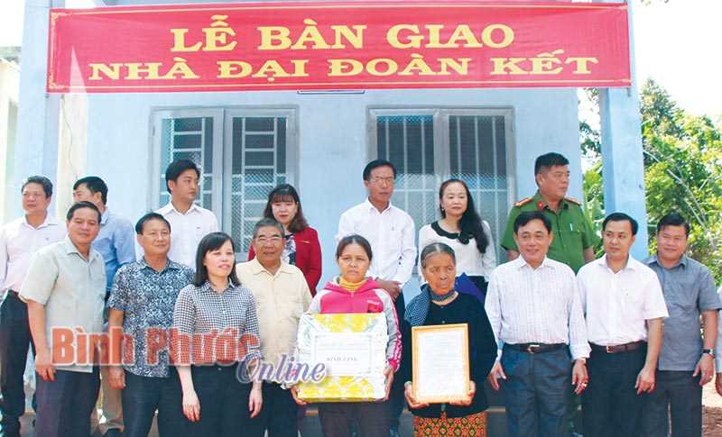 30 hộ DTTS thôn Phú Thuận được hỗ trợ xây nhà