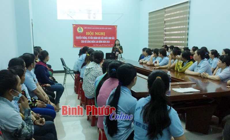 300 nữ đoàn viên, CNVCLĐ được tư vấn chăm sóc sức khỏe
