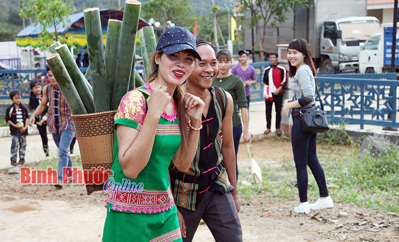 Gùi nước - nét văn hóa của người S’tiêng