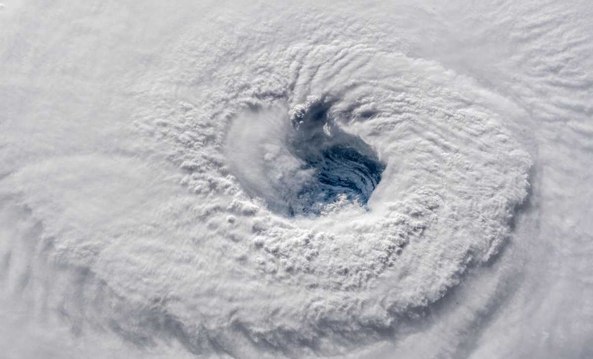 Nghẹt thở trước hình ảnh mắt bão "quái vật" Florence nhăm nhe Bờ Đông nước Mỹ