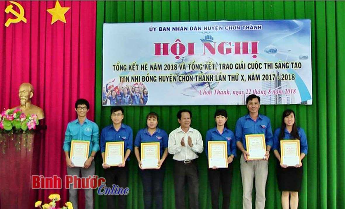 Chơn Thành: Tổng kết hè và trao giải sáng tạo thanh thiếu niên, nhi đồng