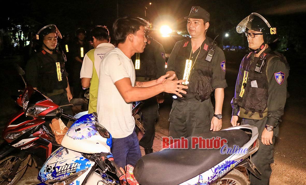 Cảnh sát cơ động xây dựng hình ảnh đẹp trong lòng nhân dân