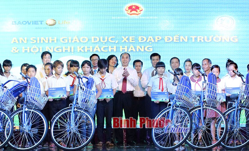 Bảo Việt nhân thọ tặng 50 suất học bổng “An sinh giáo dục - Xe đạp đến trường”