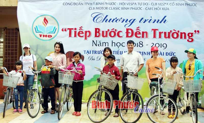 630 phần quà tặng học sinh nghèo vượt khó