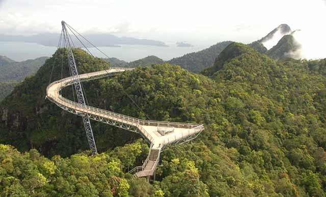 Du khách không thốt nên lời khi bước chân tới cây cầu nổi tiếng Việt Nam này