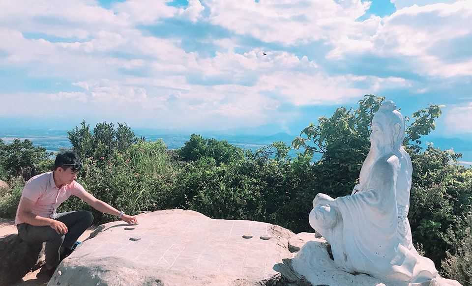 Cuối tuần chưa biết đi đâu, leo đỉnh Bàn Cờ đón gió biển Đà Nẵng