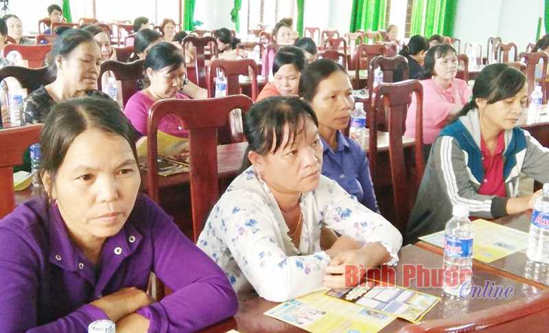 Hội Phụ nữ Đồng Phú tuyên truyền pháp luật