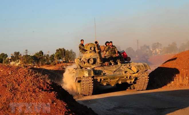 Quân đội Syria tiến vào Daraa, thượng cờ ở quảng trường chính