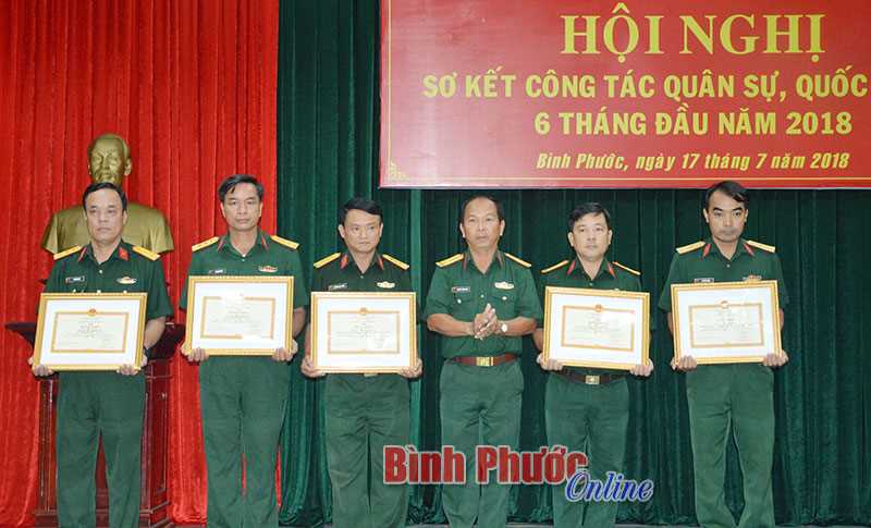 9 tập thể, cá nhân được Bộ Quốc phòng khen