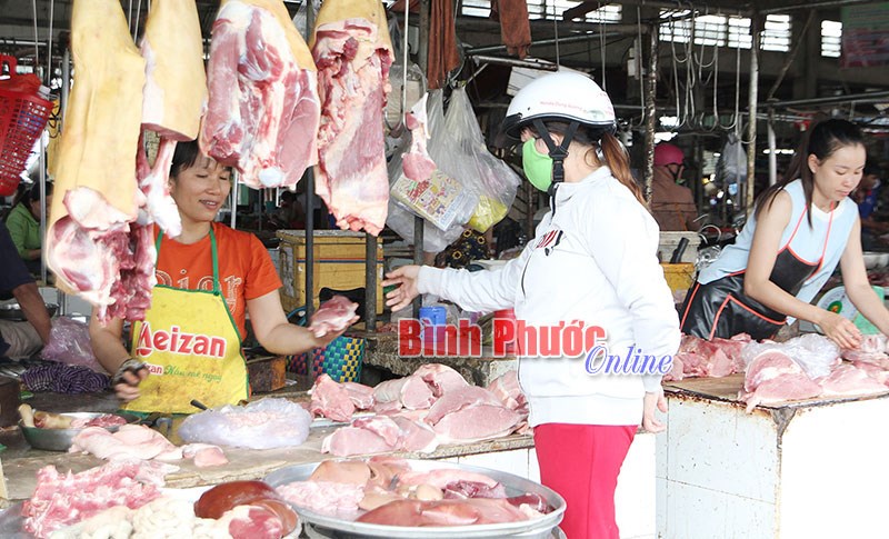 Giá heo hơi vượt đỉnh, người chăn nuôi mừng mà lo