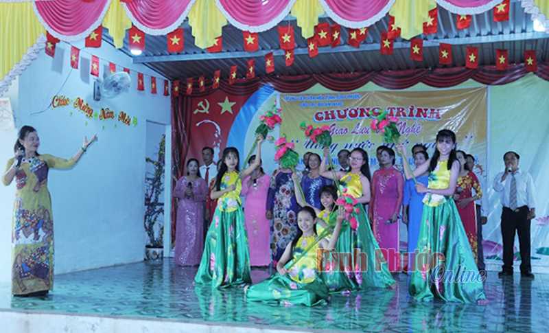 Giao lưu văn nghệ “Uống nước nhớ nguồn”