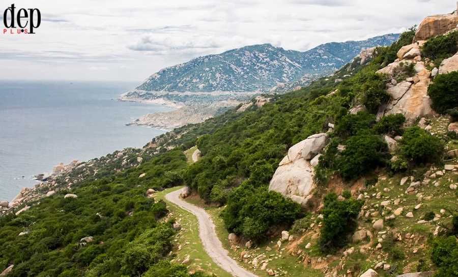 Về chơi vườn nho Ninh Thuận đừng quên ghé thăm hải đăng Mũi Dinh