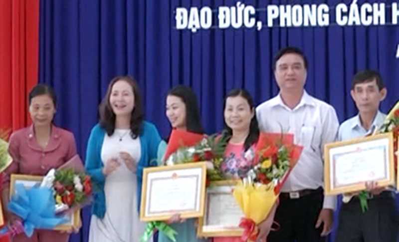 Học Bác, nêu gương người đứng đầu