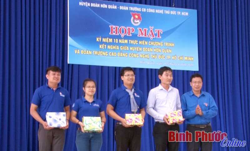 Mùa hè xanh “thắp sáng” vùng quê