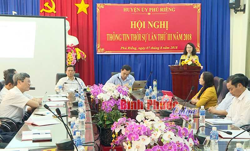 Huyện ủy Phú Riềng tổ chức thông tin thời sự