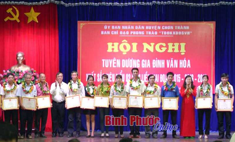 Tuyên dương 70 gia đình, 40 khu dân cư văn hóa tiêu biểu 3 năm liền