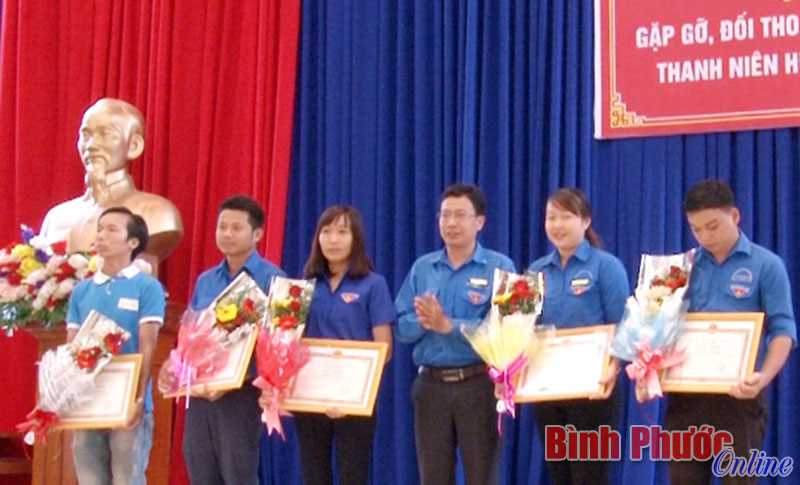 Lãnh đạo huyện Hớn Quản đối thoại với thanh niên