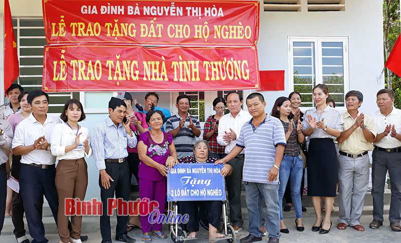 Bàn giao 10 nhà tình thương