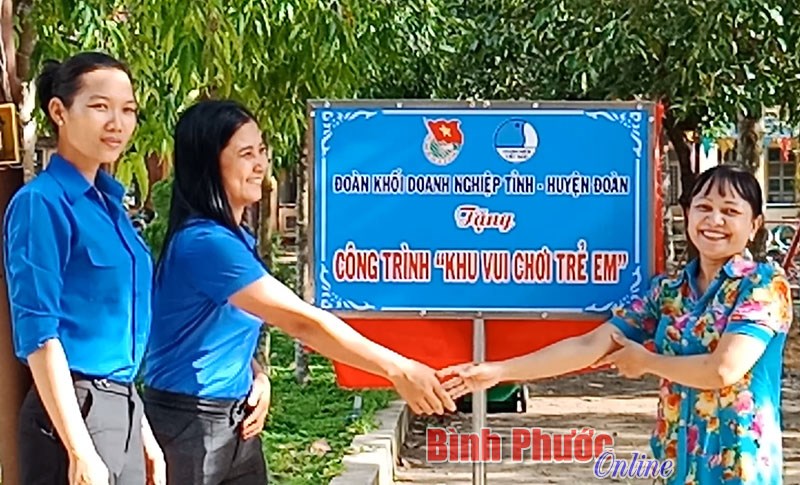 Chơn Thành, Bình Long: Sôi nổi hoạt động hè tình nguyện