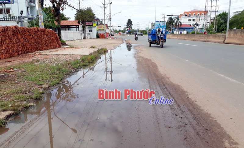  “Mương nước” trên quốc lộ 13