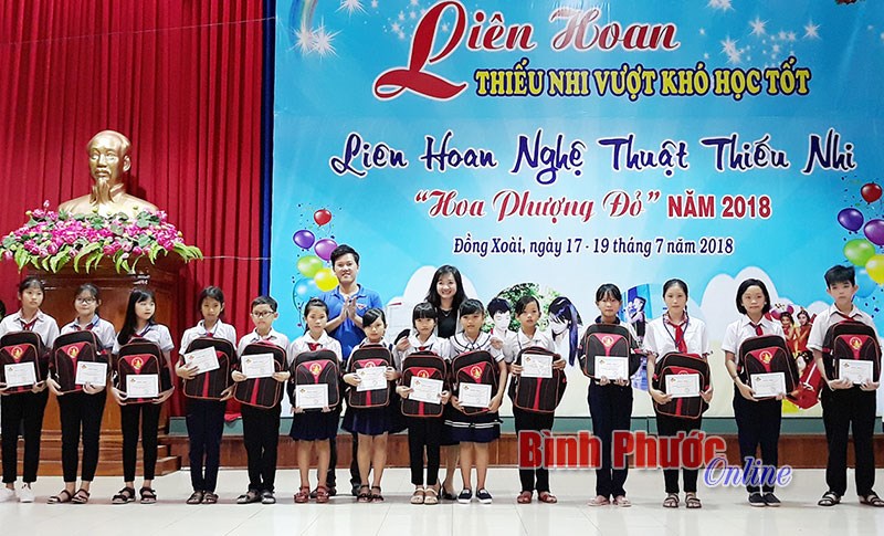 Liên hoan thiếu nhi “Vượt khó học tốt” và “Hoa phượng đỏ”
