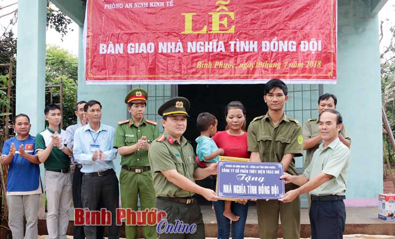 Phòng An ninh kinh tế bàn giao nhà “Nghĩa tình đồng đội”