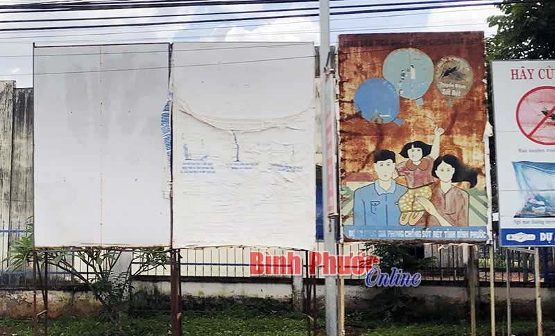 Cần sớm thay cụm pa-nô bị hư hỏng