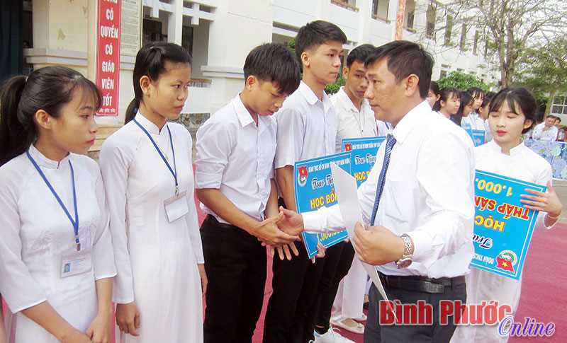 Đồng Xoài: Chữ thập đỏ trường học tương trợ hơn 2,3 tỷ đồng