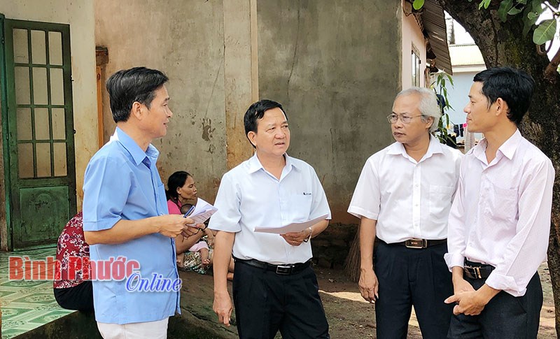 Kiểm tra việc xây dựng nhà đại đoàn kết tại huyện Bù Gia Mập