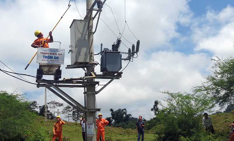 98,6% số hộ được sử dụng điện lưới quốc gia